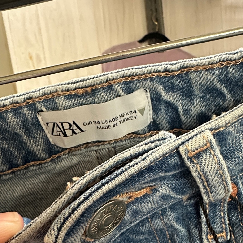Zara Women's Straight Leg Jeans in Light Blue - Picture 5 of 6